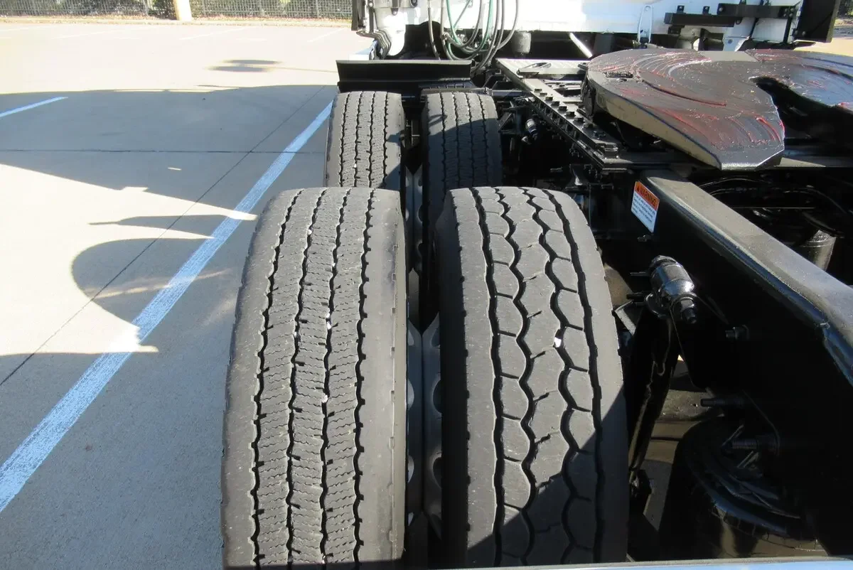 2025 Freightliner Cascadia - image 13