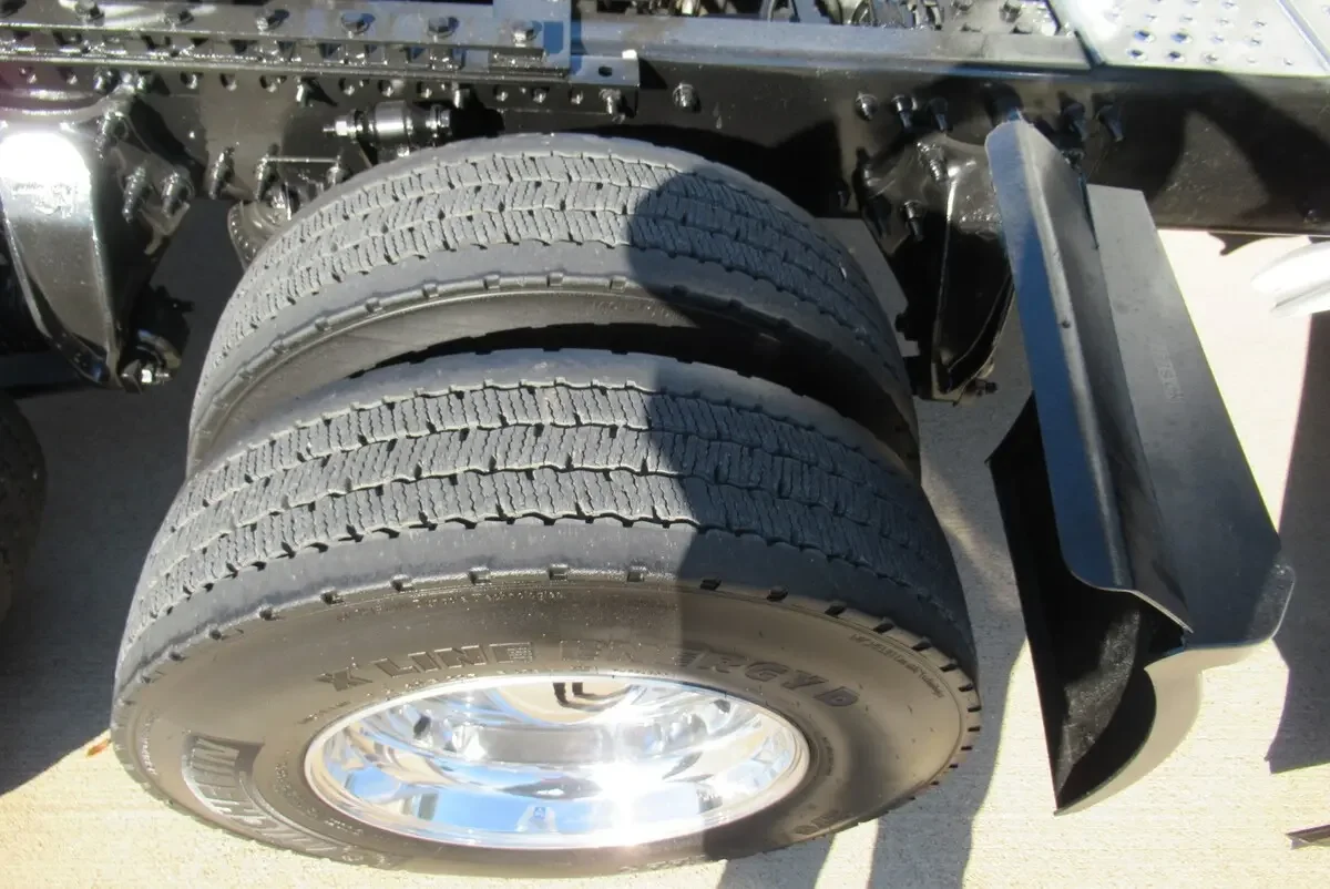 2025 Freightliner Cascadia - image 14