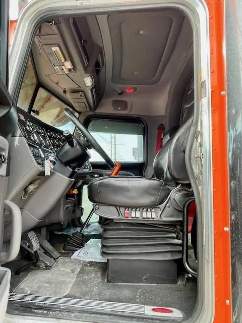 2021 Peterbilt 389 - image 13