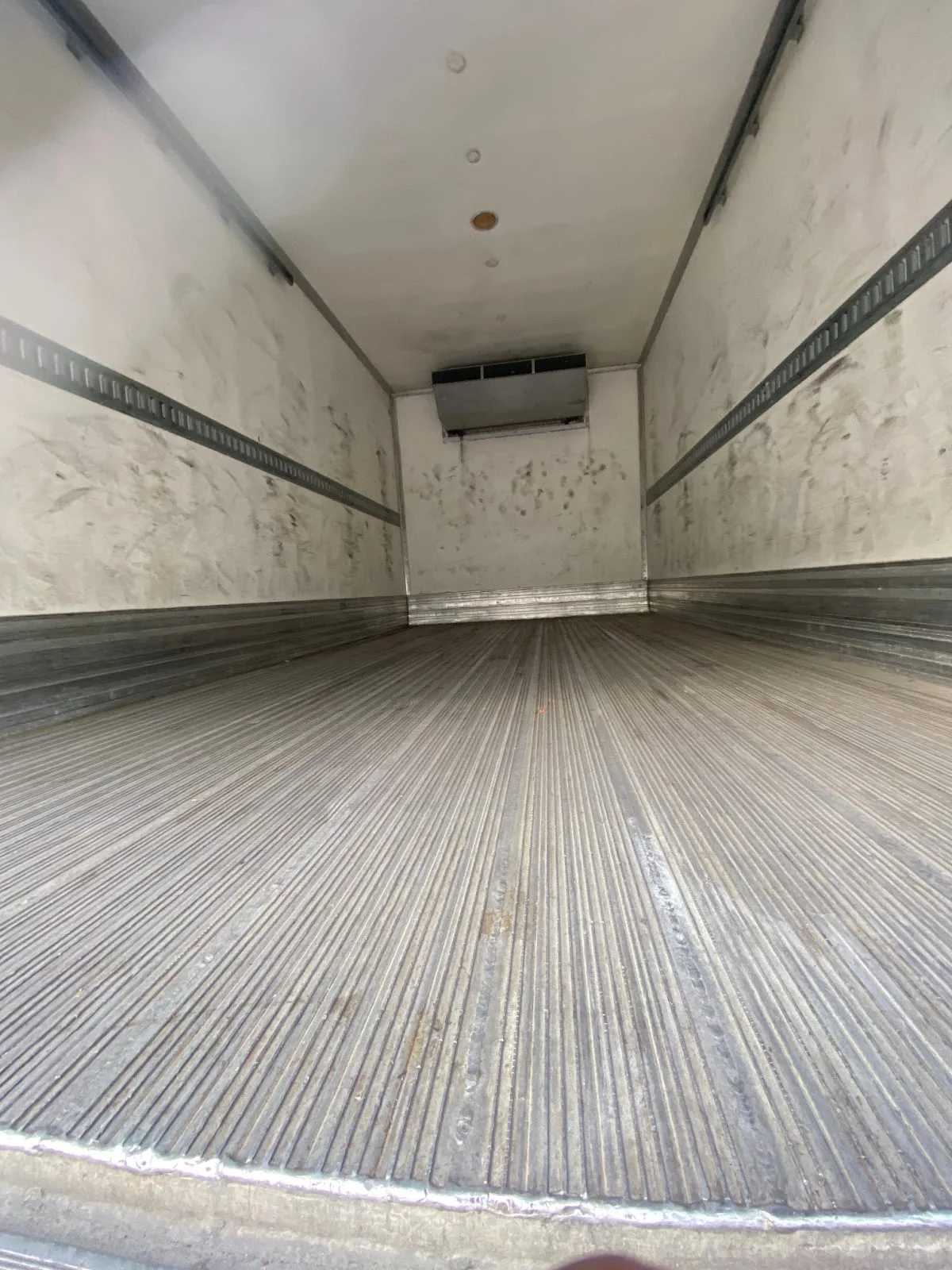 2016 Isuzu NPR - image 9