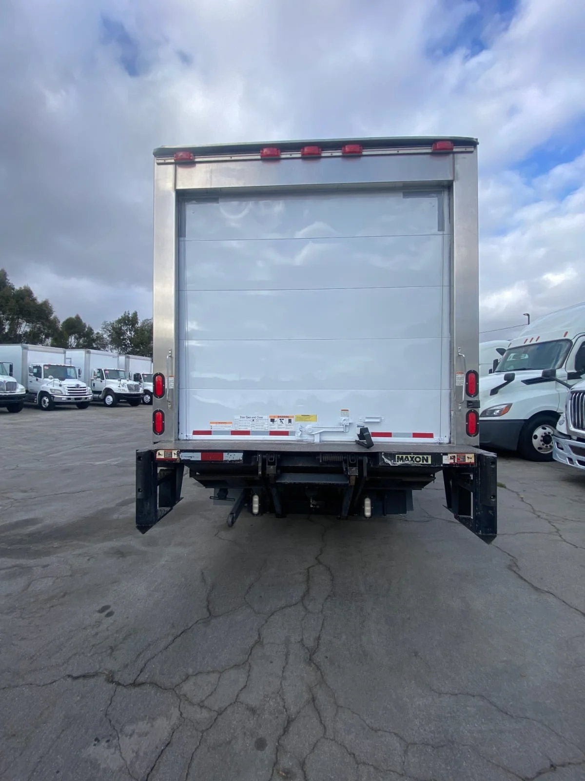 2016 Isuzu NPR - image 5