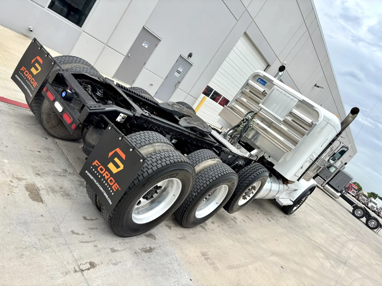 2021 Peterbilt 389 - image 11