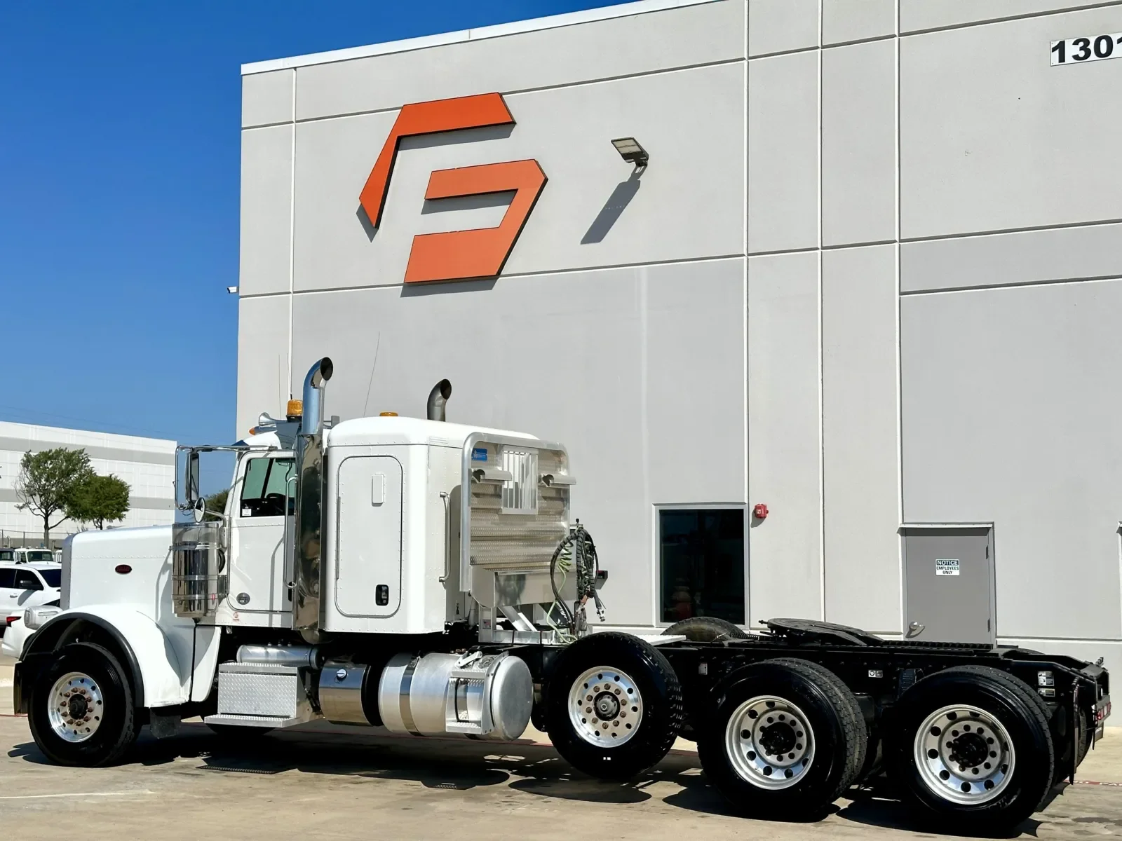 2021 Peterbilt 389 in Hutchins, TX — photo 6