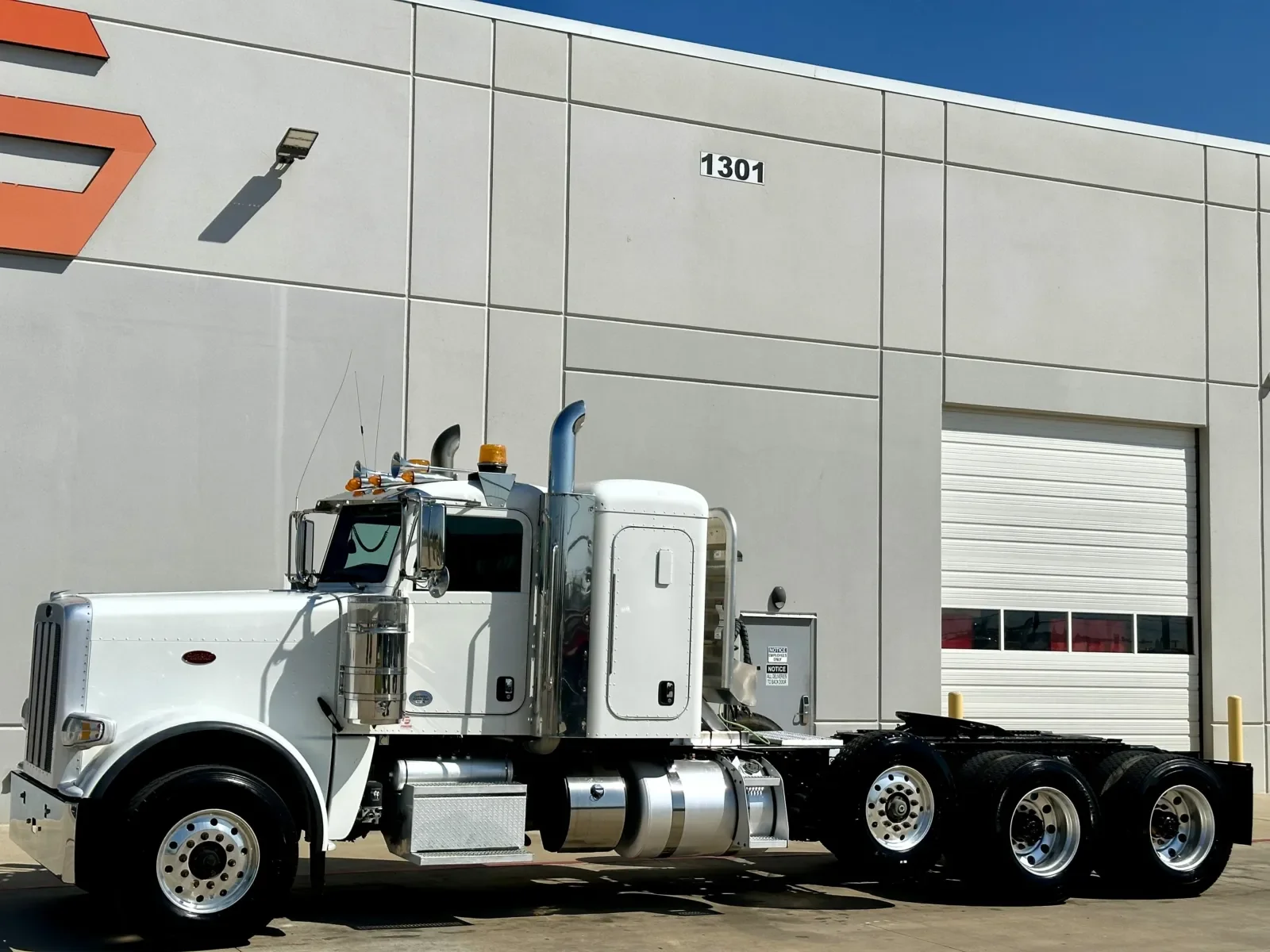 2021 Peterbilt 389 in Hutchins, TX — photo 2