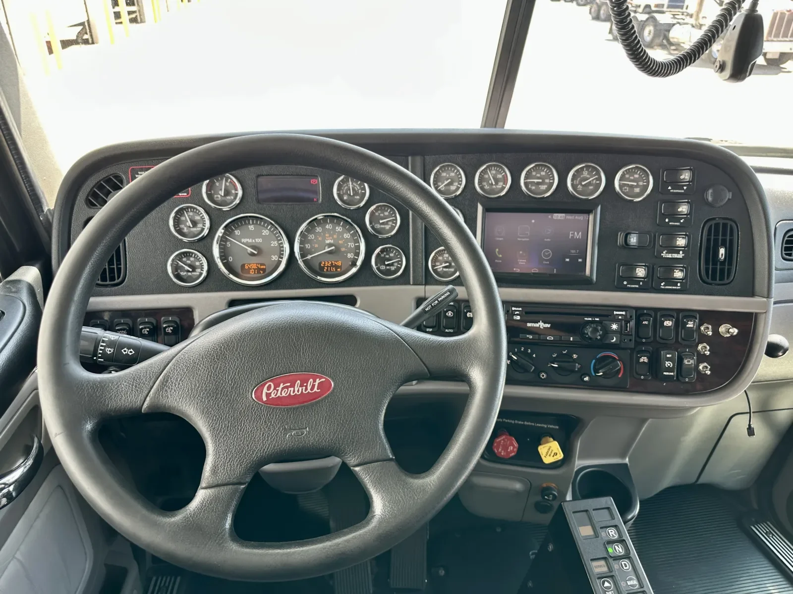2021 Peterbilt 389 in Hutchins, TX — photo 16