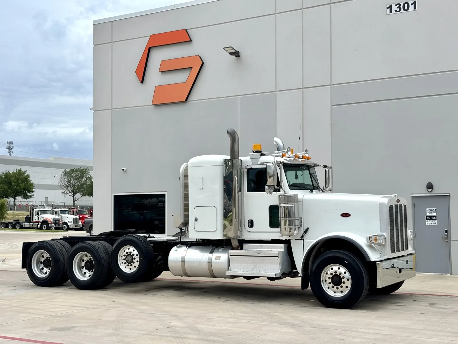 2021 Peterbilt 389 in Hutchins, TX