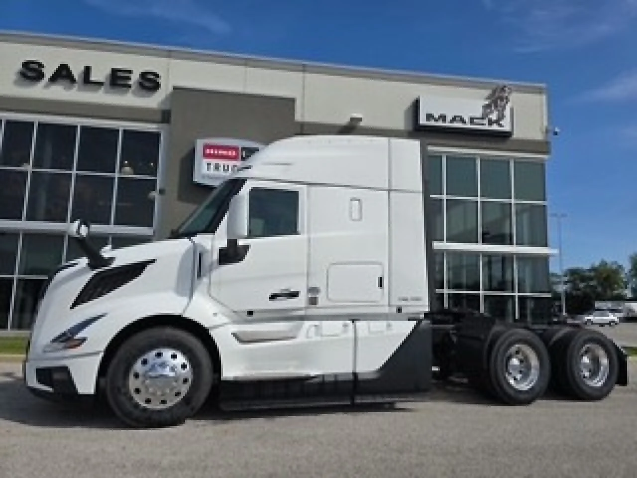 2025 Volvo in Toledo, OH — photo 7