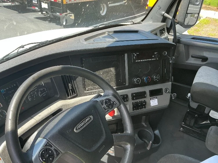2022 Freightliner Cascadia in Atlanta (Forest Park), GA — photo 10