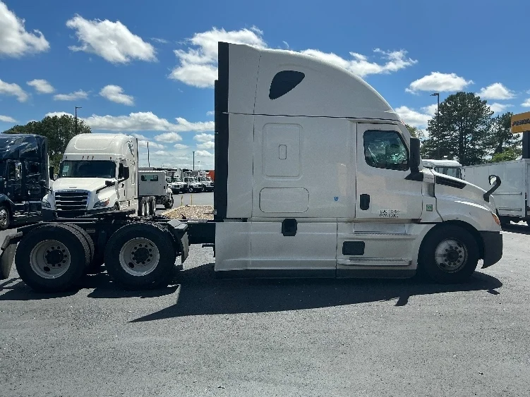 2022 Freightliner Cascadia in Atlanta (Forest Park), GA — photo 8