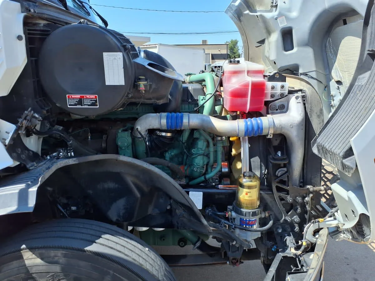 2019 Volvo VNL 860 in Dallas, TX — photo 9