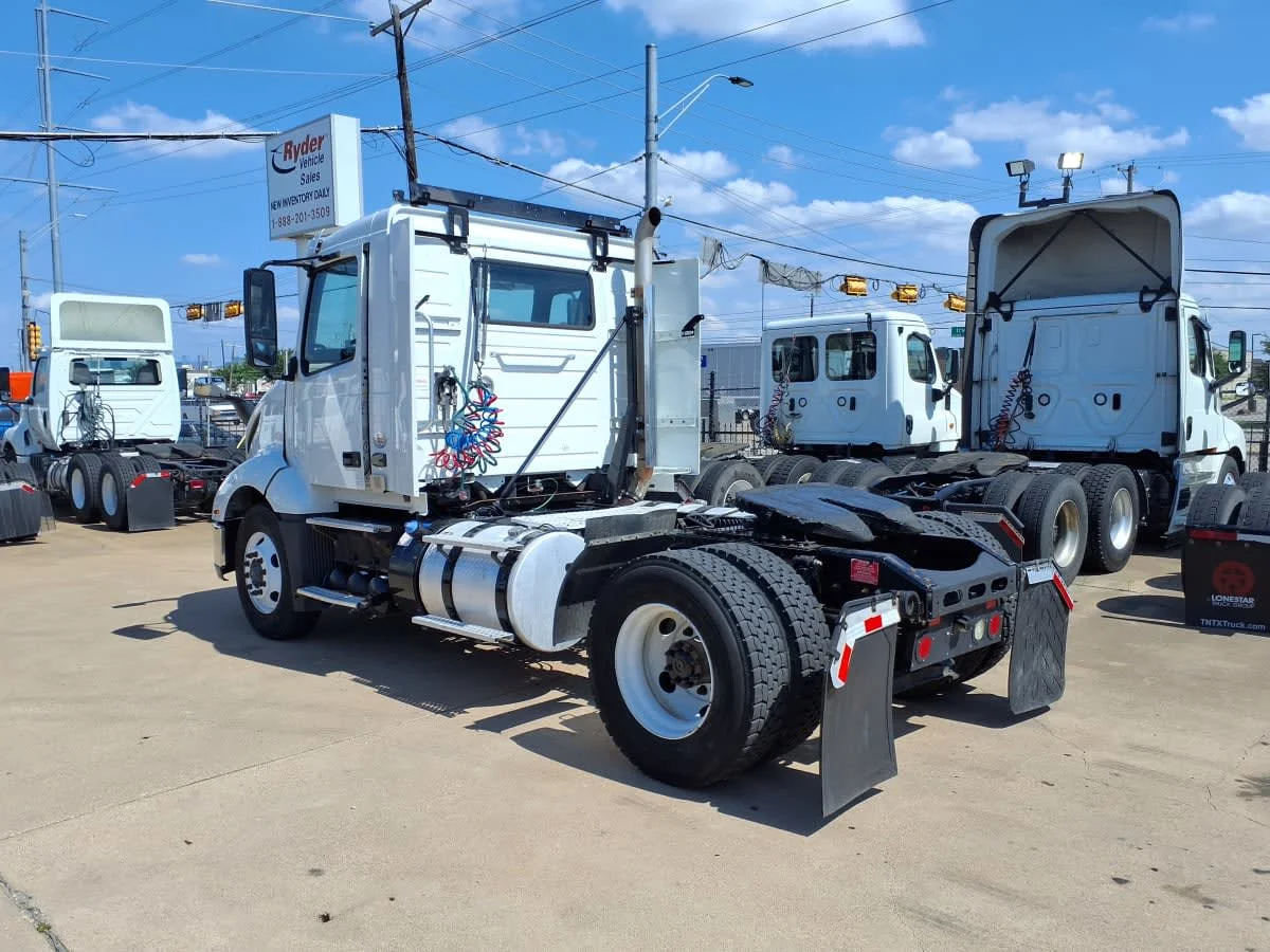 2019 Volvo VNL 860 in Dallas, TX — photo 6