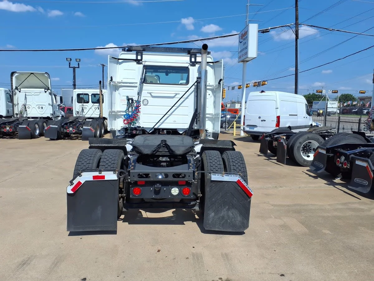 2019 Volvo VNL 860 in Dallas, TX — photo 5