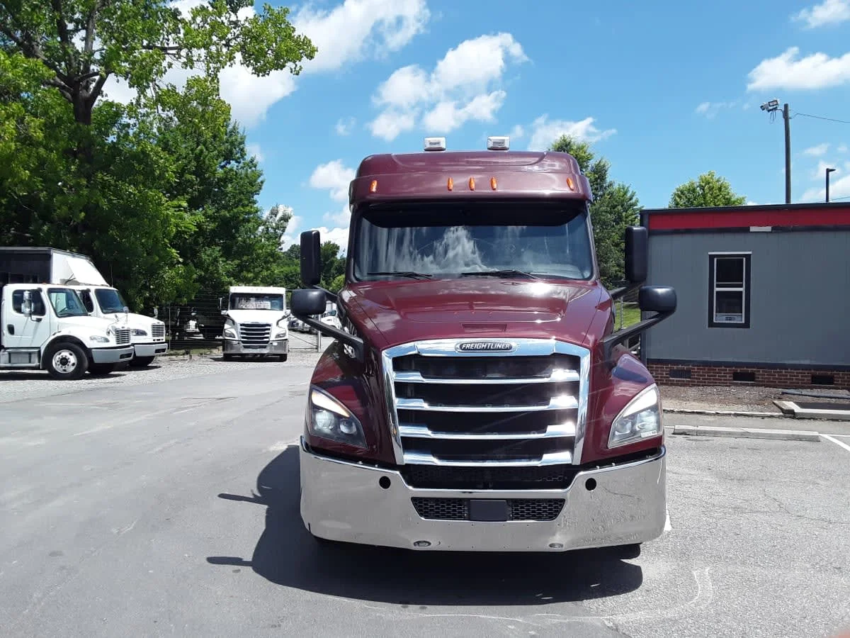 2019 Freightliner Cascadia in Charlotte, NC — photo 2