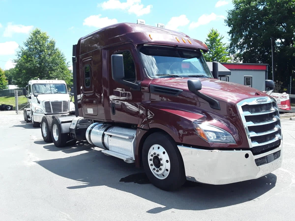 2019 Freightliner Cascadia in Charlotte, NC — photo 3