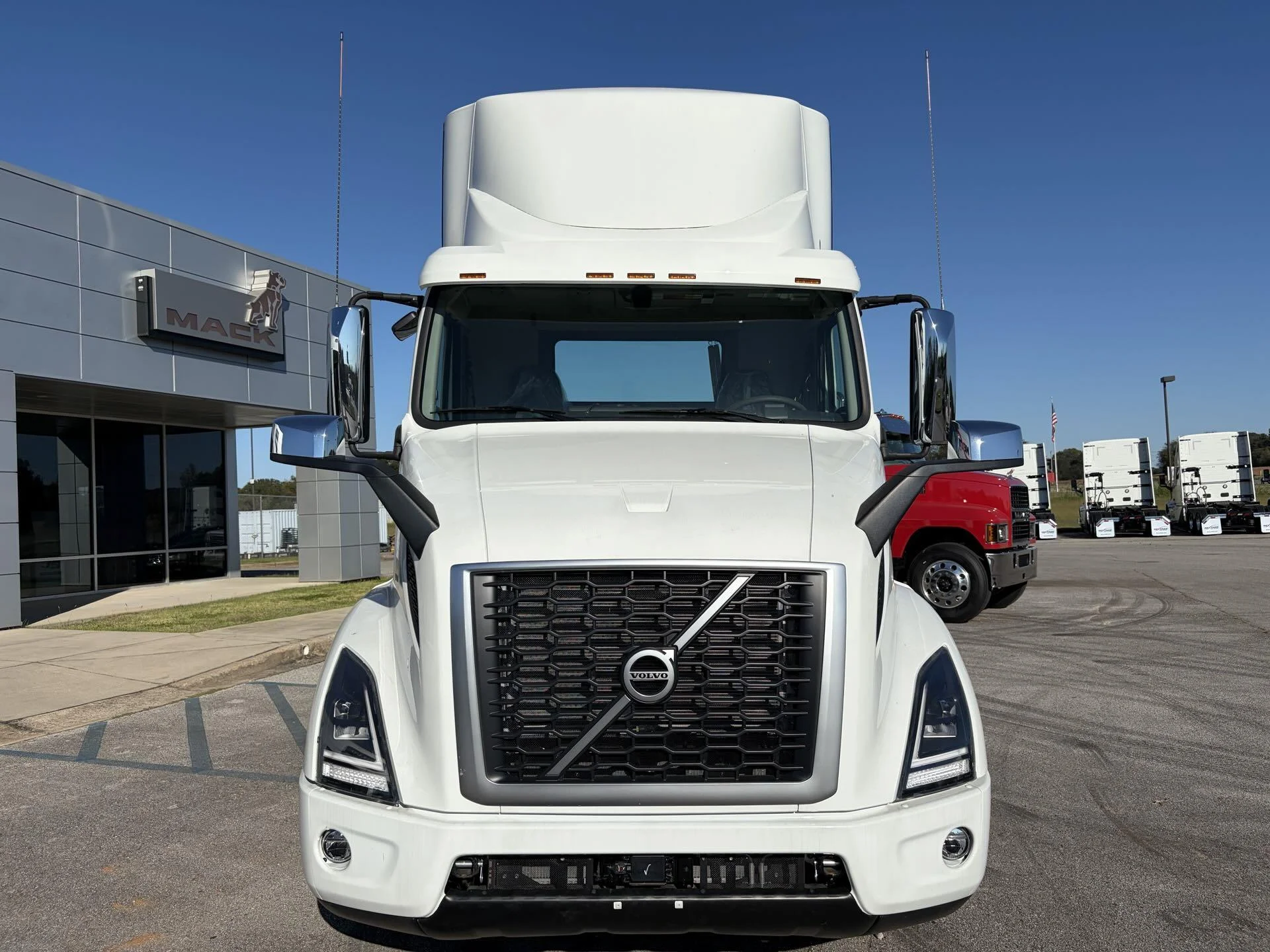 2026 Volvo VNR 640 - image 2