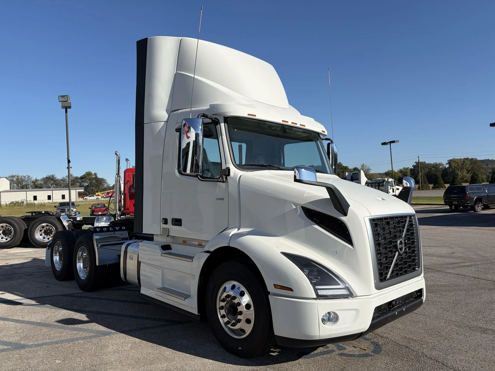 2026 Volvo VNR 640 - image 6