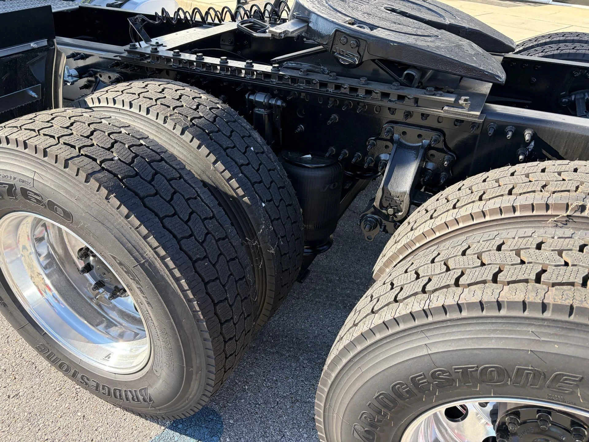 2026 Volvo VNR 640 - image 12