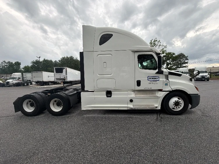 2020 Freightliner Cascadia in Atlanta (Forest Park), GA — photo 8