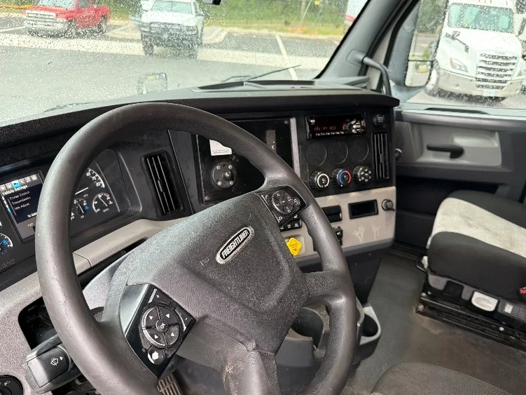2020 Freightliner Cascadia in Atlanta (Forest Park), GA — photo 10