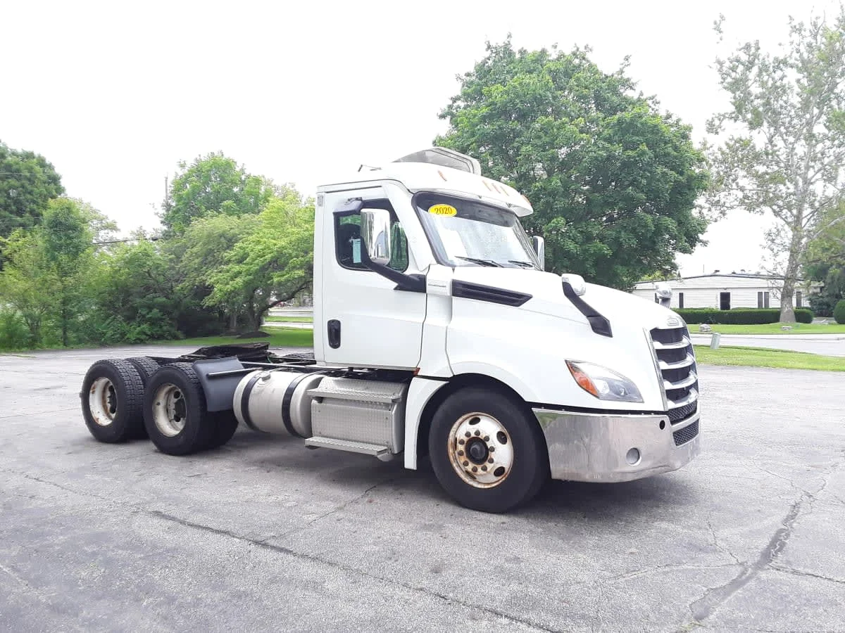2020 Freightliner Cascadia in Hilliard, OH — photo 3
