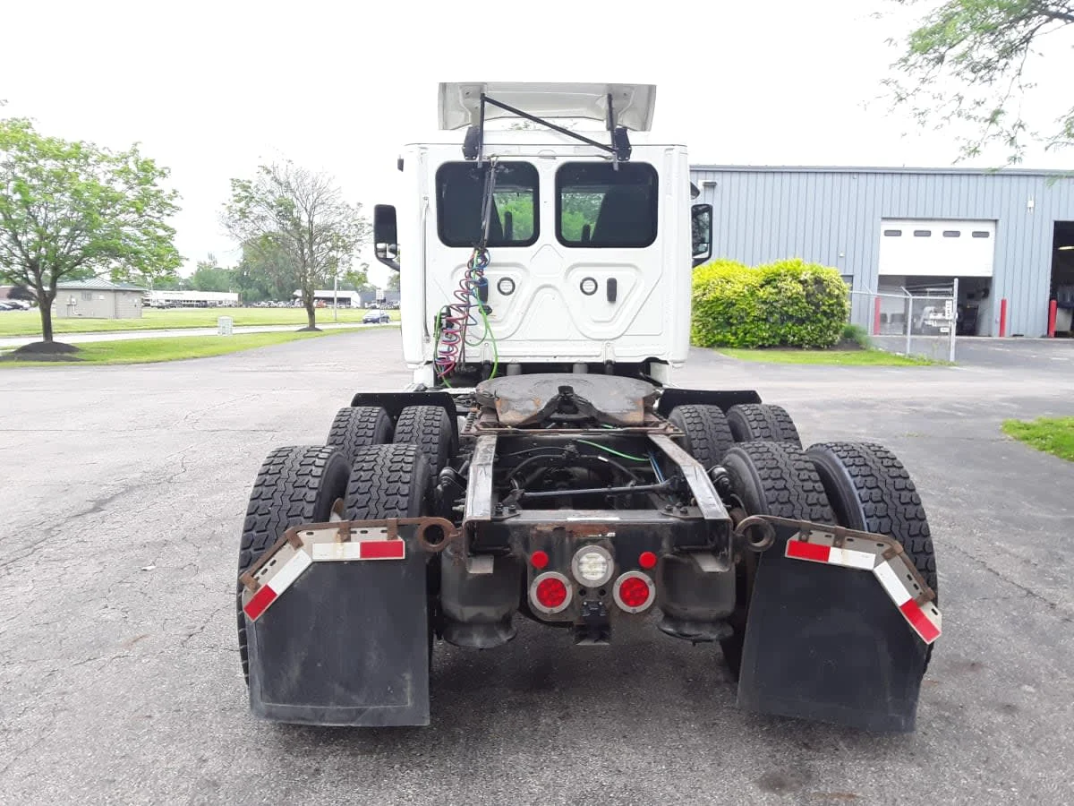 2020 Freightliner Cascadia in Hilliard, OH — photo 5