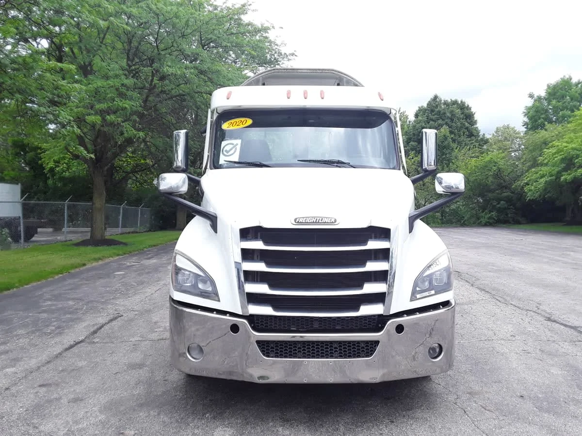 2020 Freightliner Cascadia in Hilliard, OH — photo 2