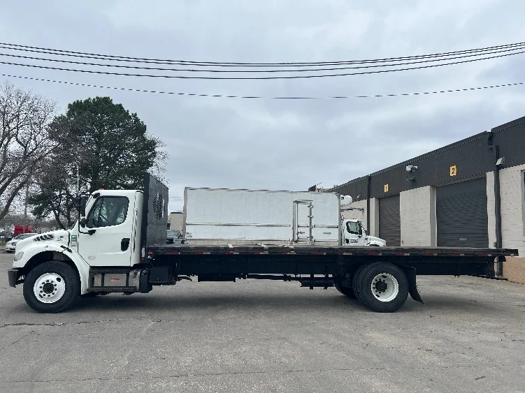 2020 Freightliner M2 106 in Des Moines, IA — photo 4
