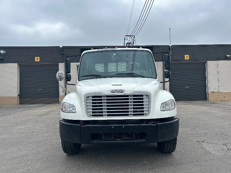 2020 Freightliner M2 106 in Des Moines, IA — photo 2