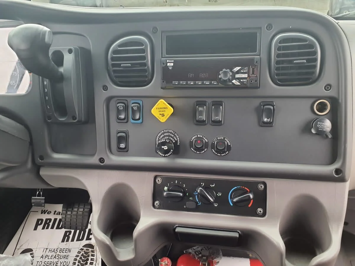 2019 Freightliner M2 106 in Oak Creek, WI — photo 11