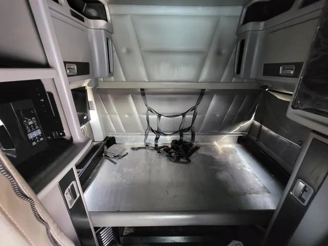 2021 Peterbilt 389 - image 22