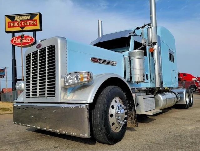 2021 Peterbilt 389 - image 4