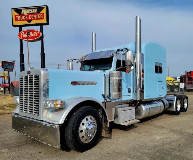 2021 Peterbilt 389 - image 2