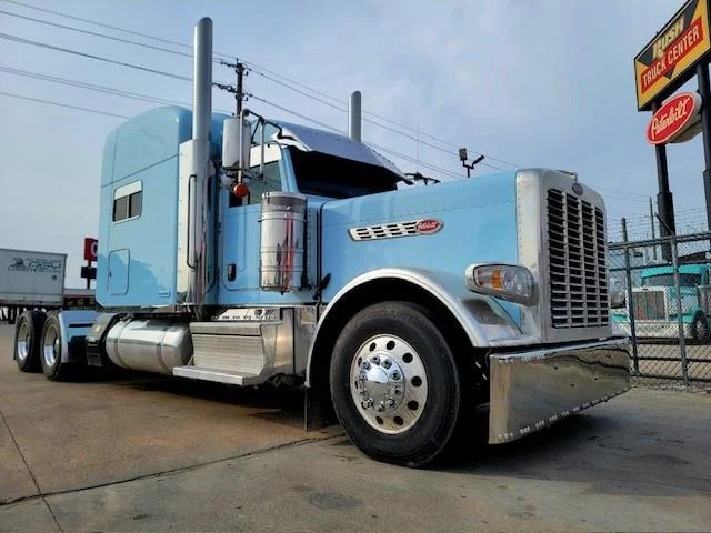 2021 Peterbilt 389 - image 3