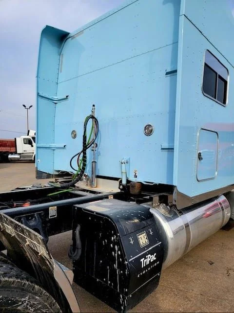 2021 Peterbilt 389 - image 14