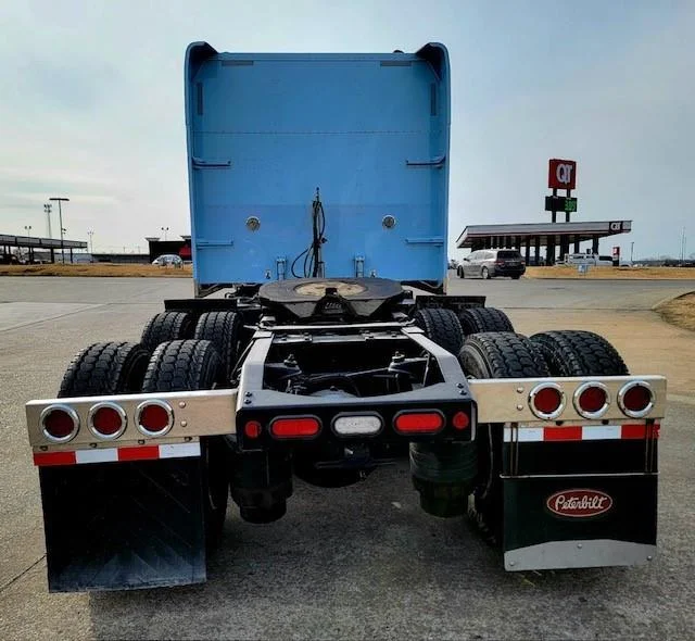 2021 Peterbilt 389 - image 11