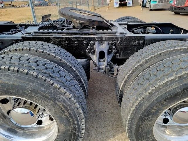 2021 Peterbilt 389 - image 16