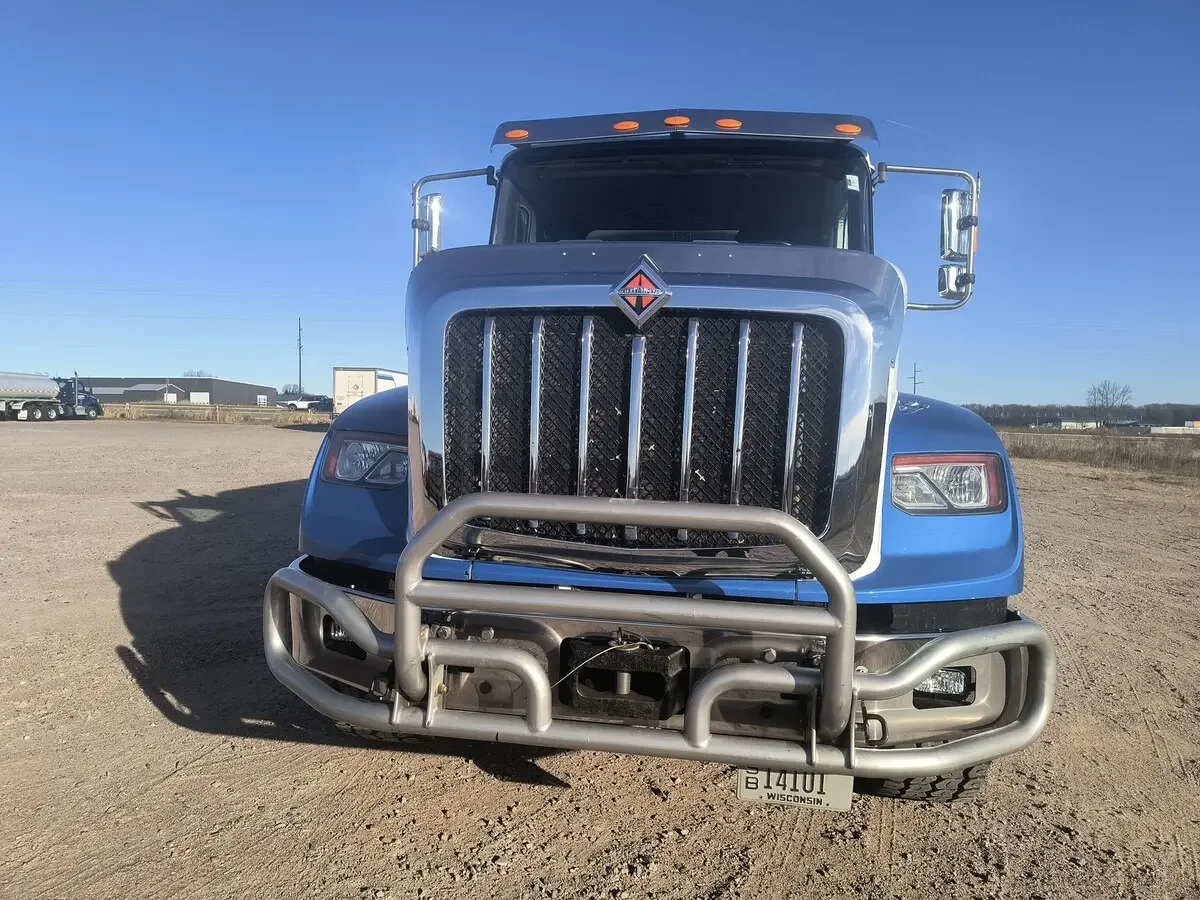 2020 International HX - image 7