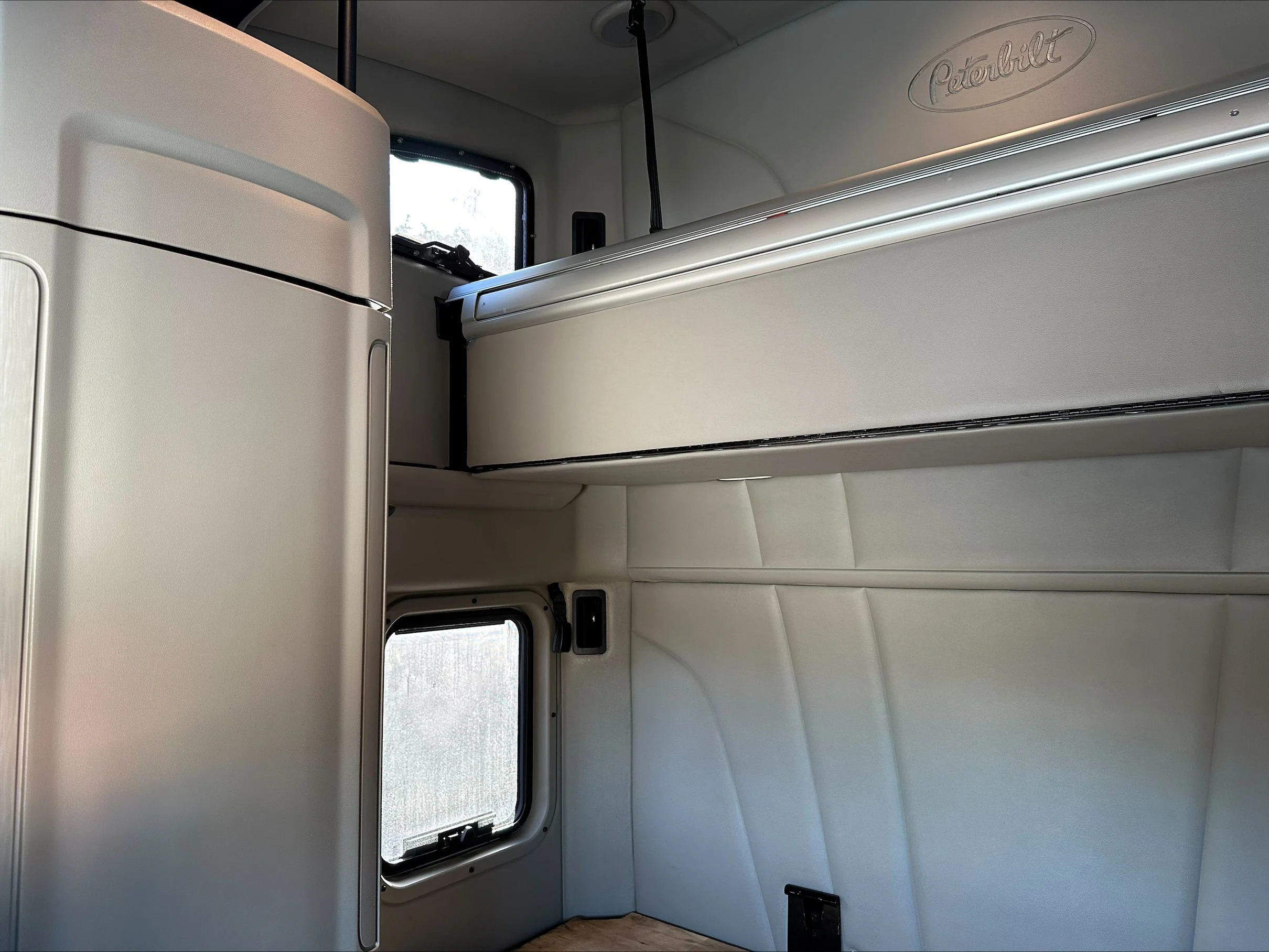 2021 Peterbilt 579 in Portland, OR — photo 11