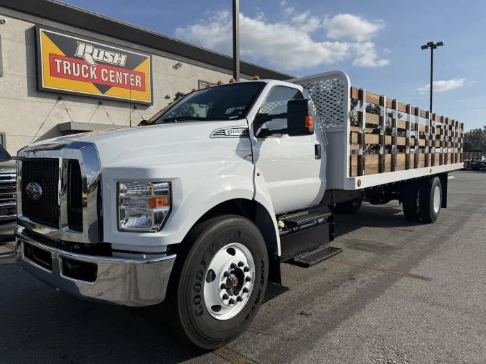 2027 Ford F-650 — photo 2