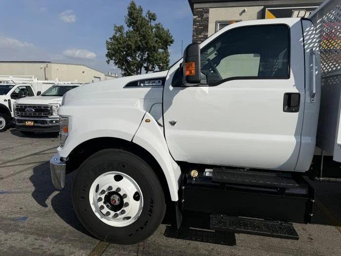 2027 Ford F-650 — photo 10