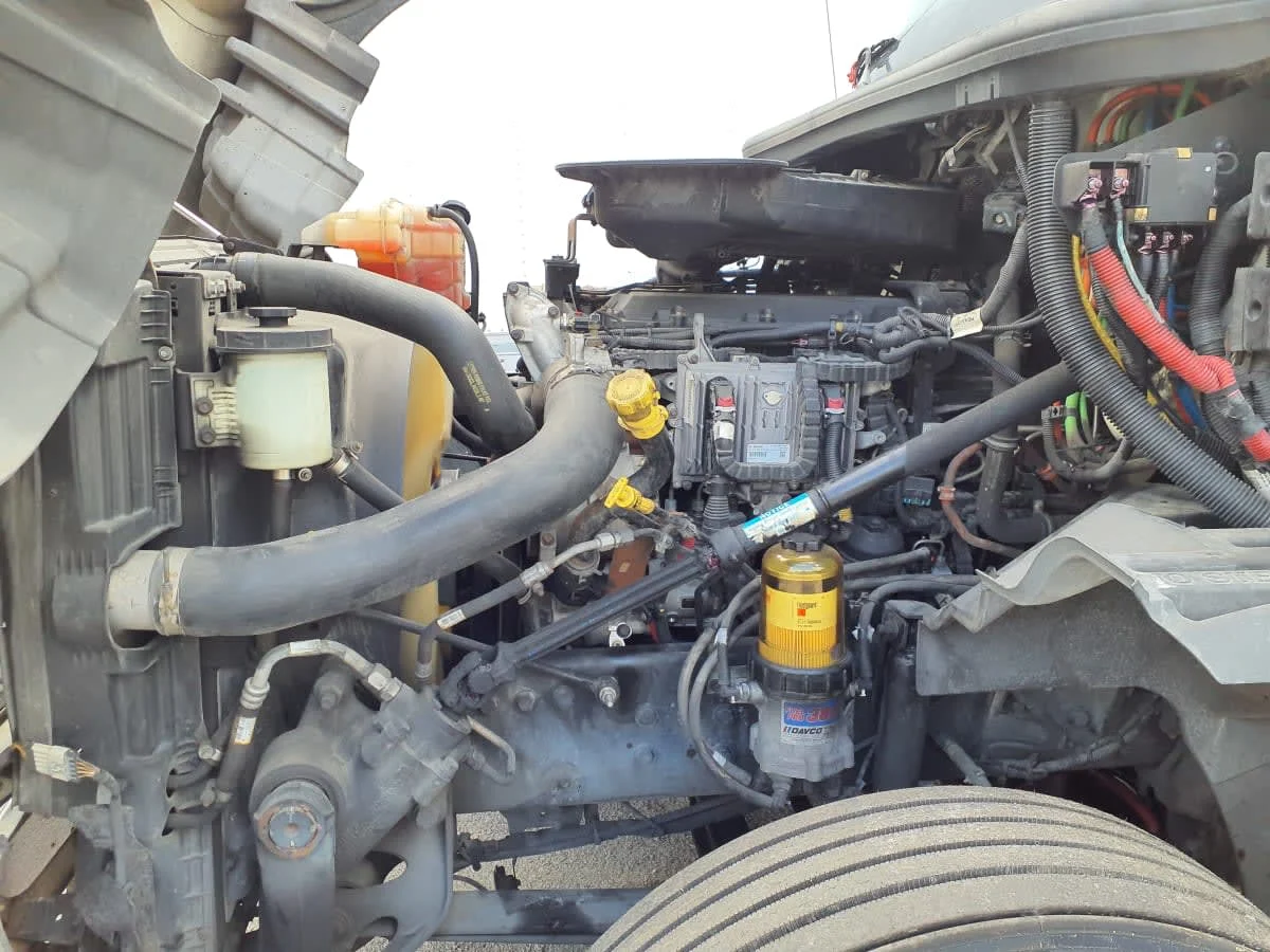 2018 International LT - image 8