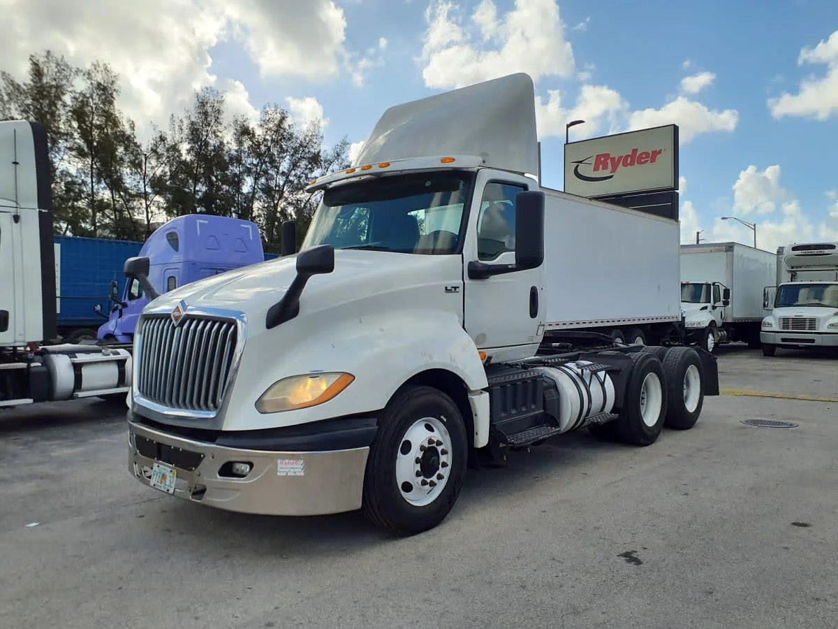 2018 International LT in Miami, FL