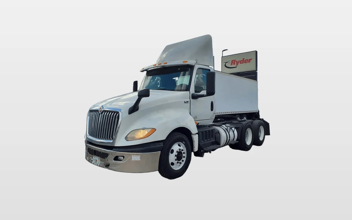 2018 International LT - image 1