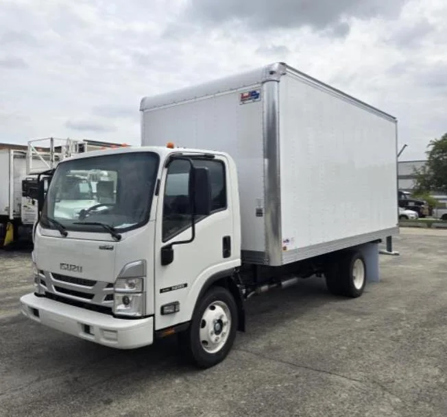 2025 Isuzu NRR in Elk Grove, CA — photo 2
