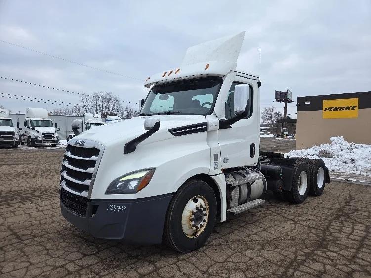 2020 Freightliner Cascadia - image 3