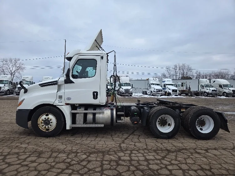 2020 Freightliner Cascadia - image 4