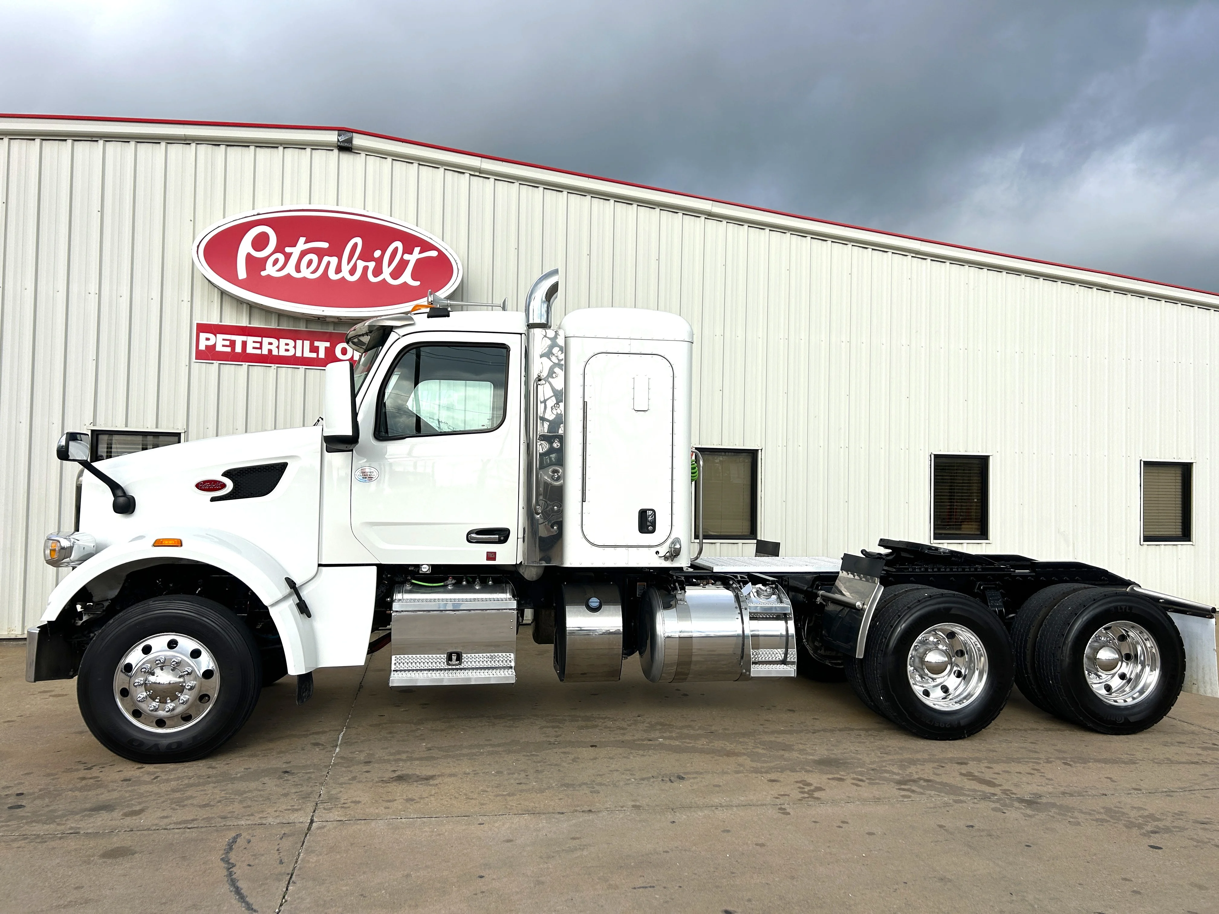 2022 Peterbilt 567 - image 4