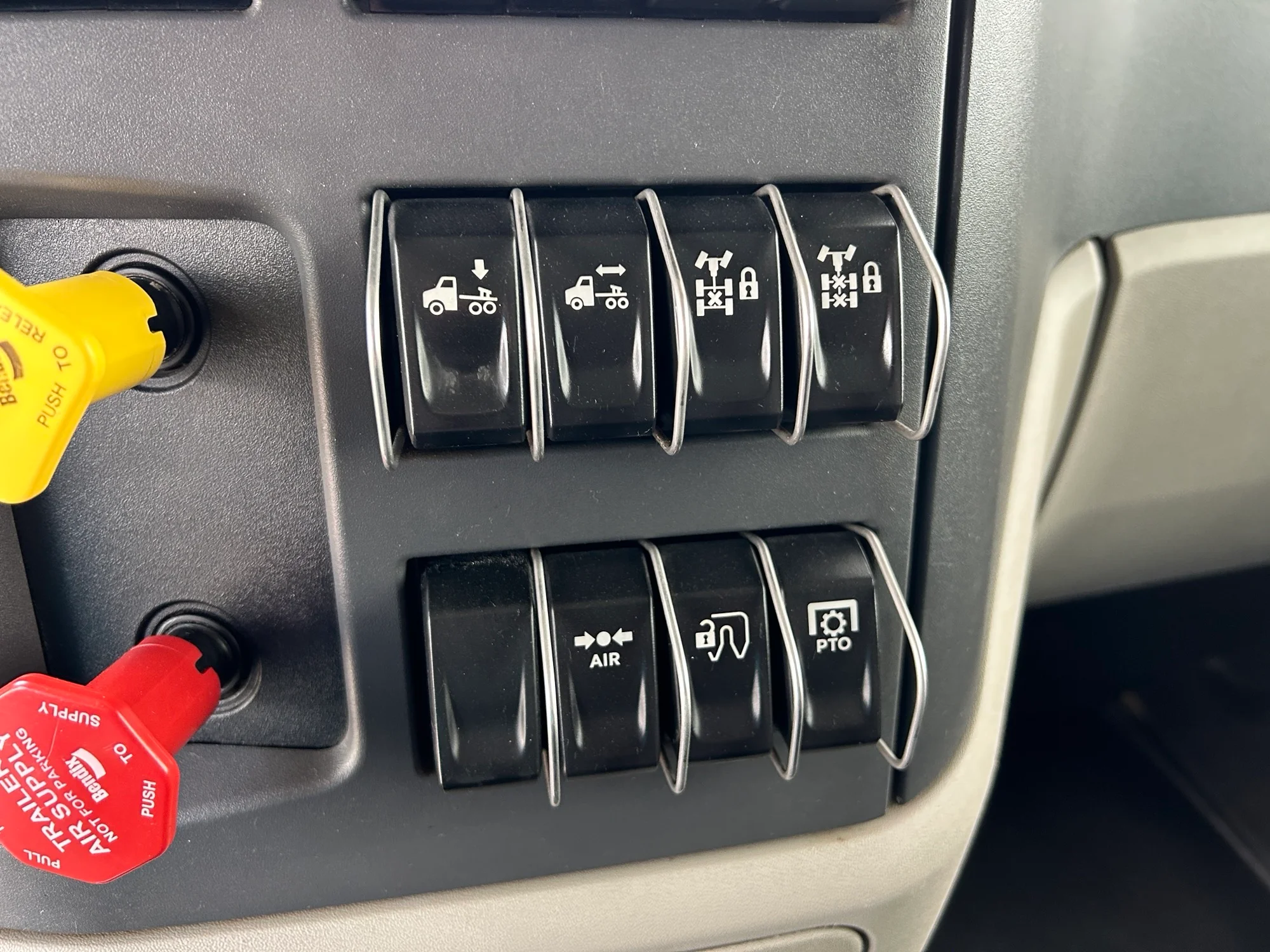 2022 Peterbilt 567 - image 10