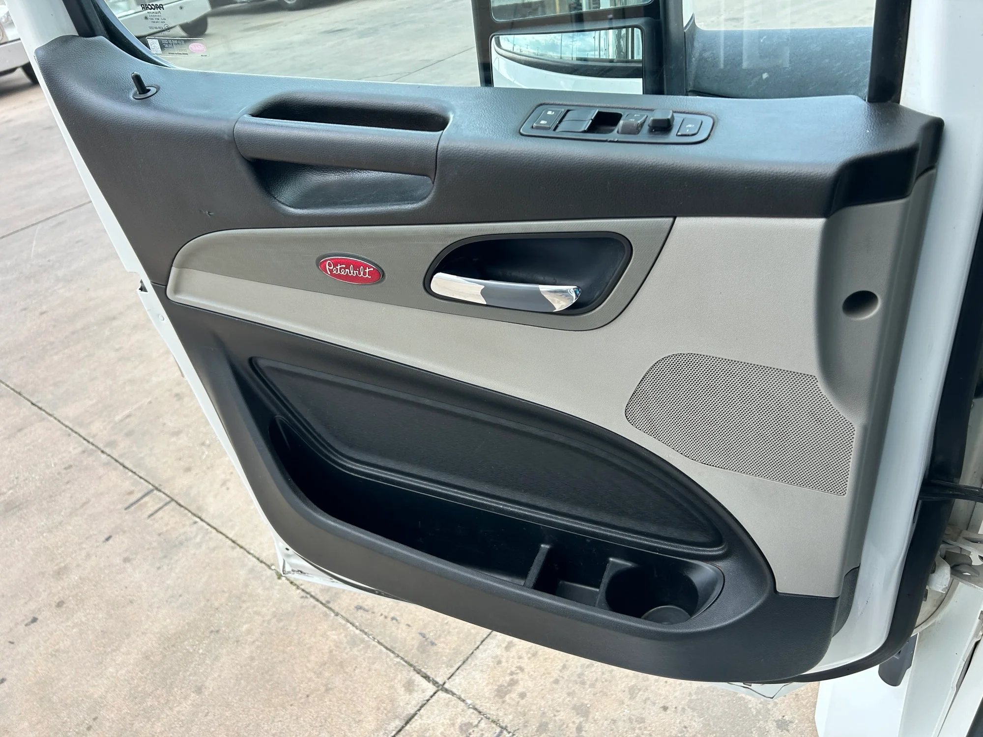 2022 Peterbilt 567 - image 13