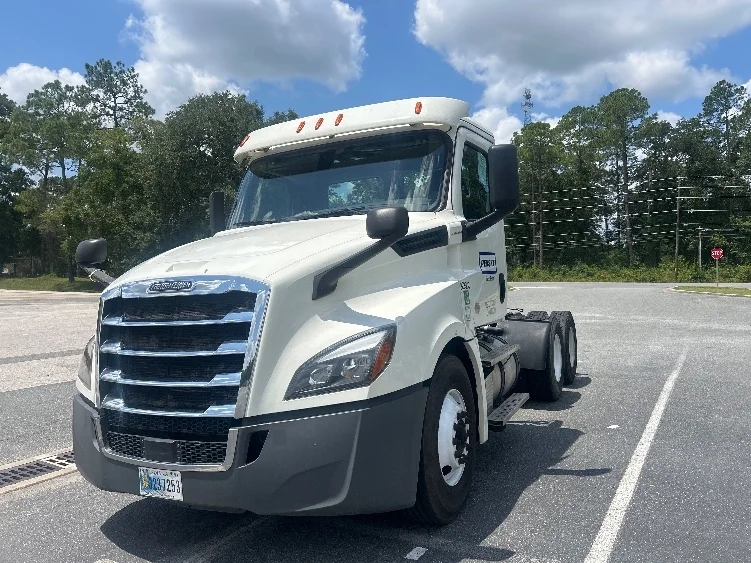 2019 Freightliner Cascadia in Pensacola, FL — photo 3